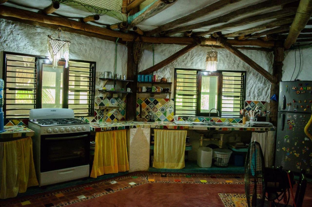 Ida Y Vuelta Hostal *