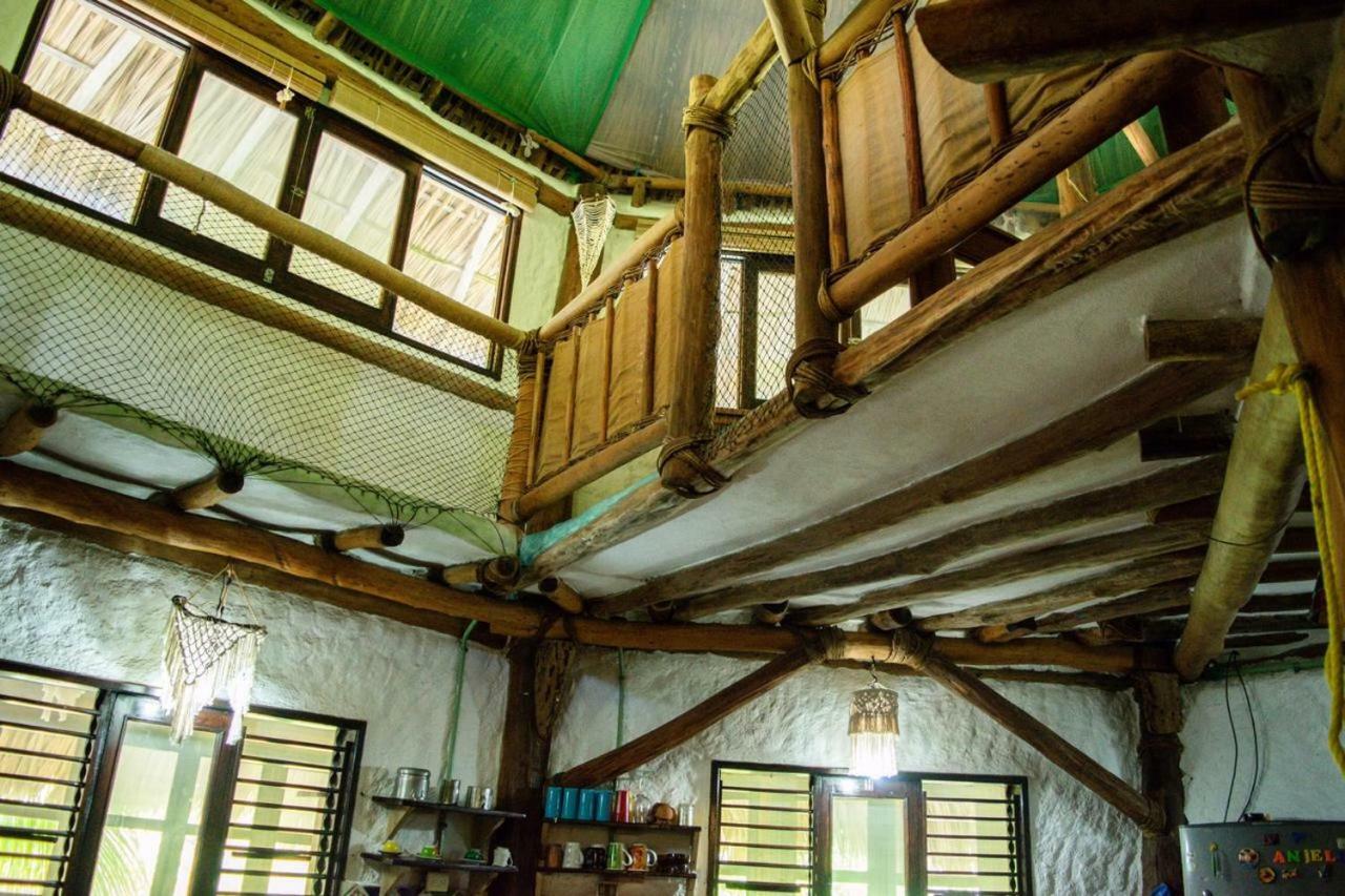 Ida Y Vuelta Hostal *