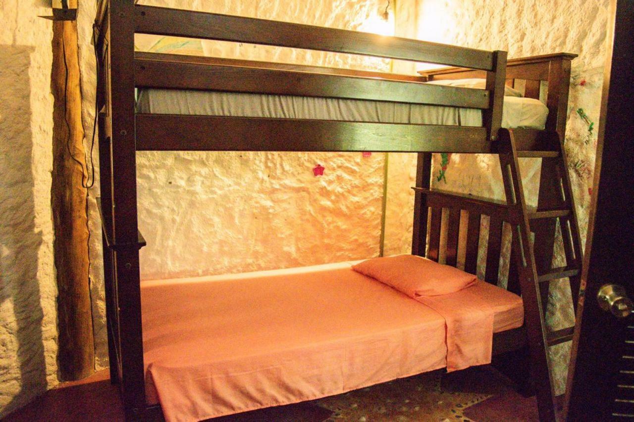 Ida Y Vuelta Hostal *
